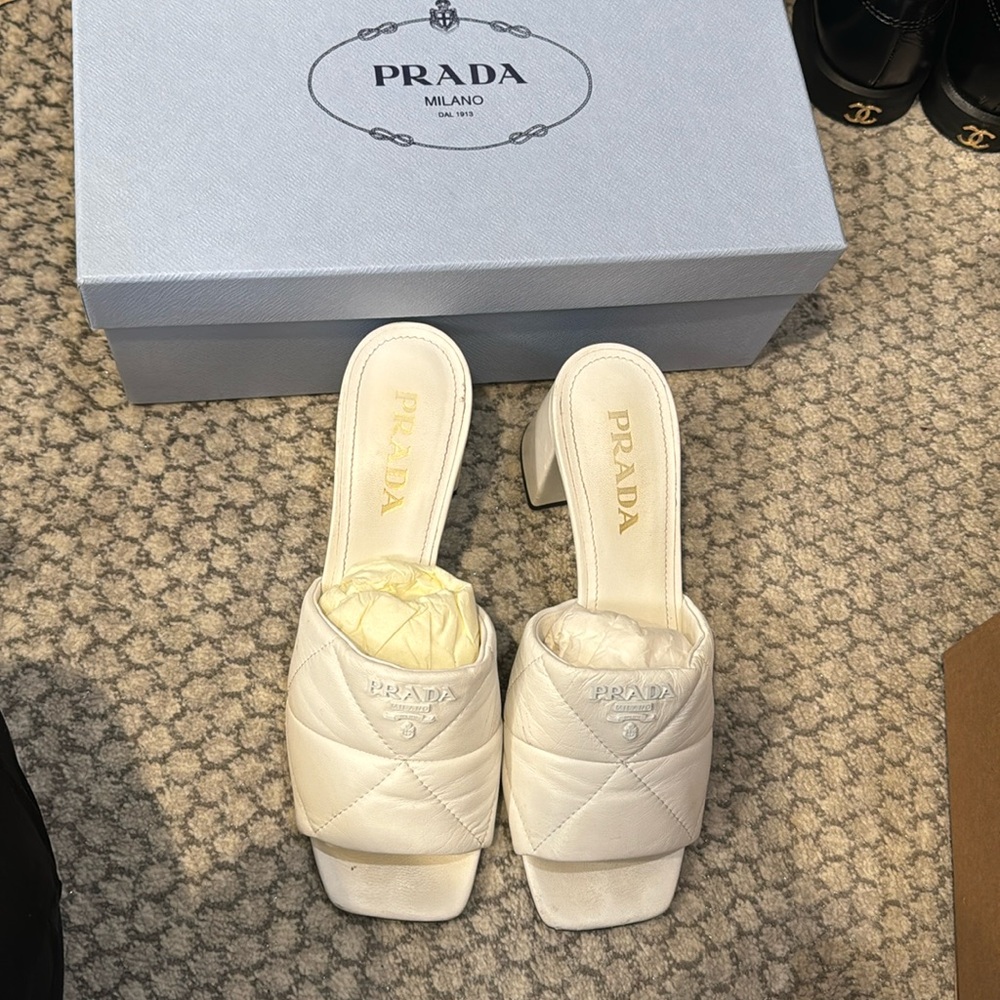 Women block heel opened toe white Prada